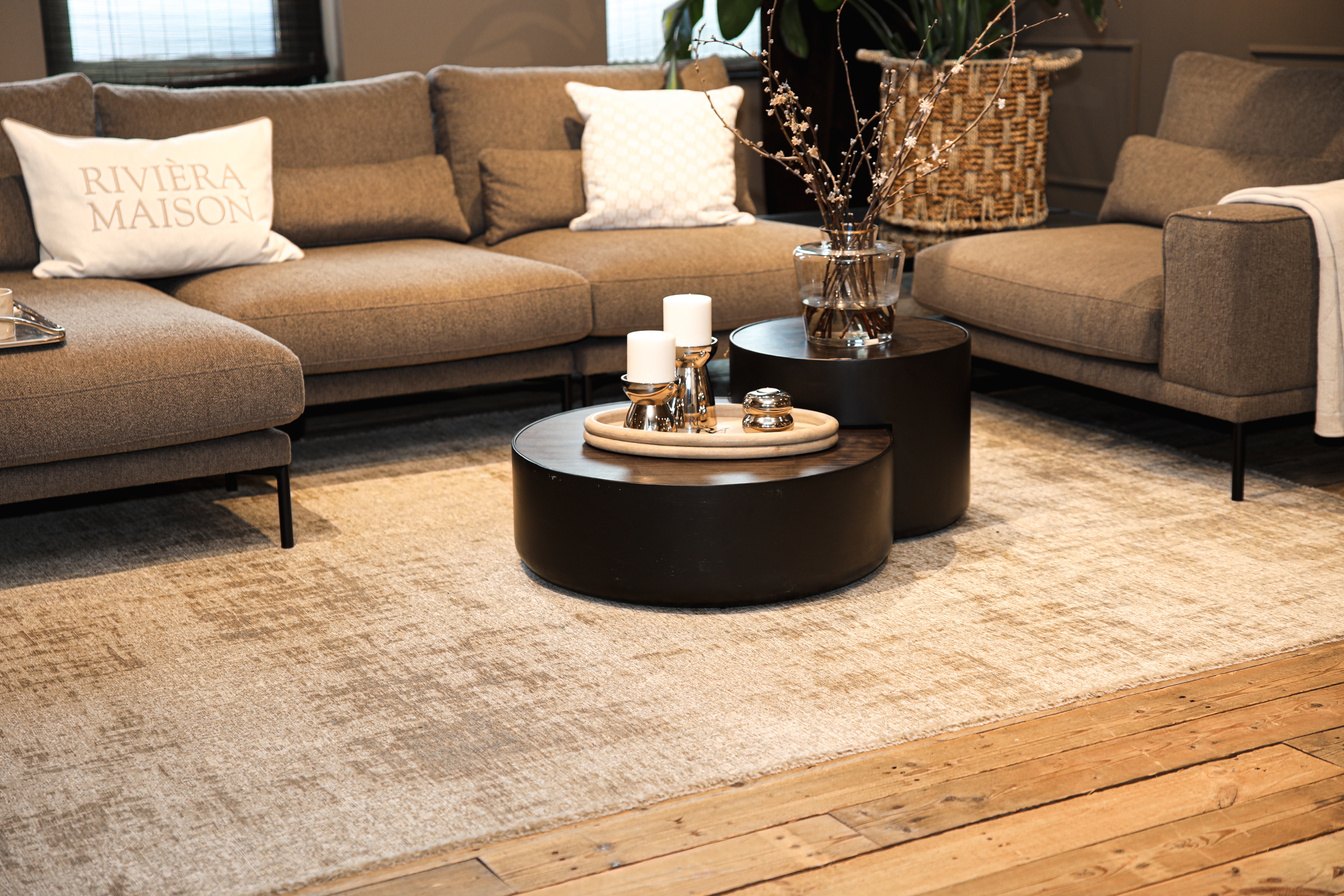 Rivièra Maison Vibe vloerkleed bij een warme zithoek